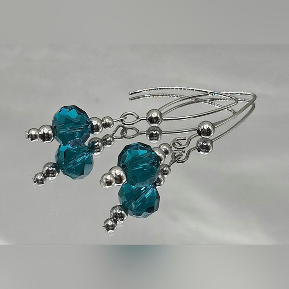 Elegant Silver and Blue Crystal Earrings - Picture 5 of 11